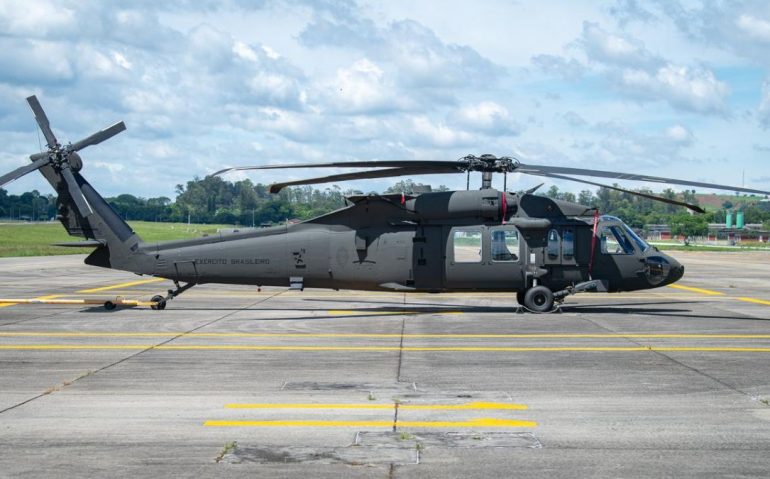 Black Hawk UH-60M entregue na base de Taubaté (Imagem: ST Sionir - EB)