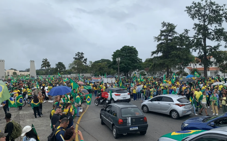 Ato de bolsonaristas na Aman, em Resende — Foto: Reprodução/Redes sociais