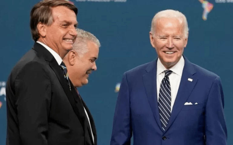 REUTERS - 
Legenda da foto,
Bolsonaro e Biden se encontraram na Cúpula das Américas