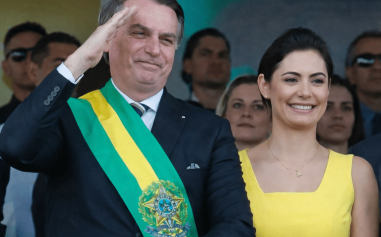 Jair e Michelle Bolsonaro em evento oficiaL