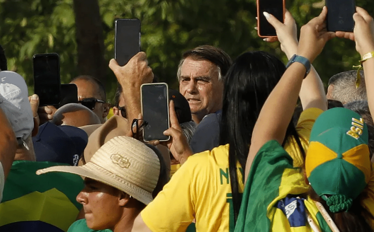 Bolsonaro rompe o silêncio e fala com apoiadores no Palácio da Alvorada Reprodução