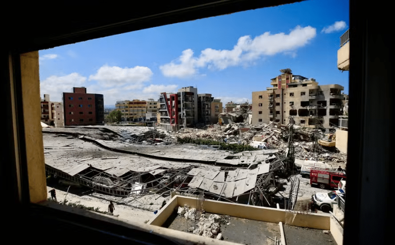Destruição causada por bombardeio israelense em Tiro, no sul do Líbano