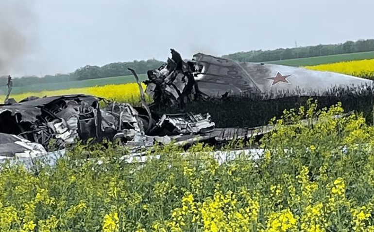 Área onde caiu o avião russo — Foto: Governor of Stavropol Krai/AFP
