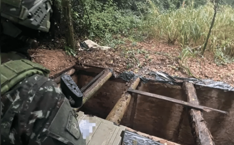 Bunker destruído pelo Exército em Icaraíma - PR - local serviria para armazenar materiais ligados ao tráfico e ao contrabando.