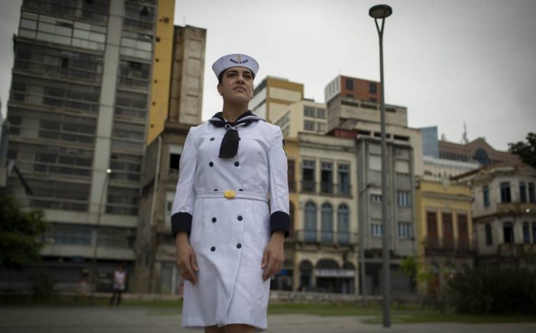 Decisão da Justiça Federal de Magé permitiu que militar se vista de acordo com sua identidade de gênero e retorno a setor antes masculino Foto: Márcia Foletto / Agência O Globo