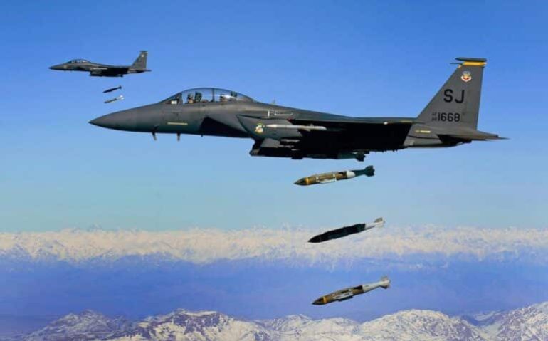 CAÇA AMERICANO BOMBARDEIA A SOMÁLIA