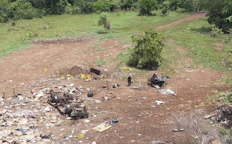Caminhão ficou completamente destruído. (Foto. Jardim MS News)