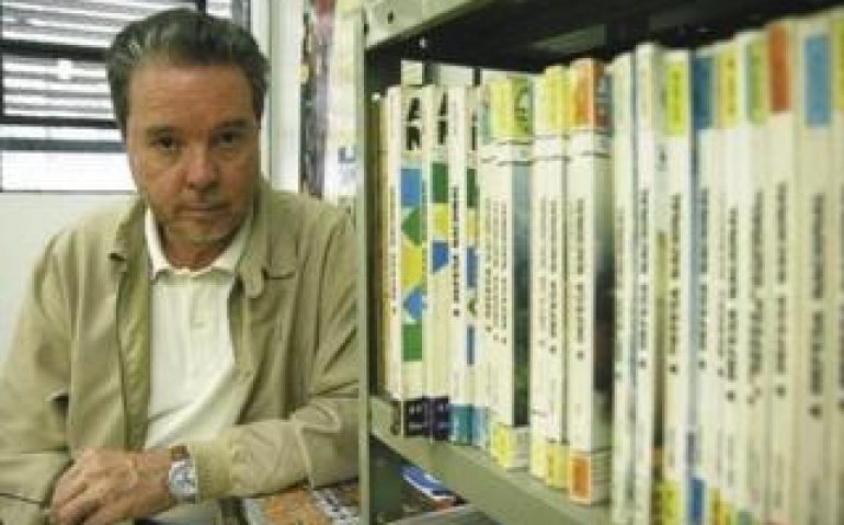 O cientista social João Roberto Martins Filho, que estuda as Forças Armadas desde os anos 1980, se diz "desiludido e preocupado" com o comportamento de militares no primeiro ano de governo do presidente Jair Bolsonaro. (Imagem: CAPES/Divulgação)