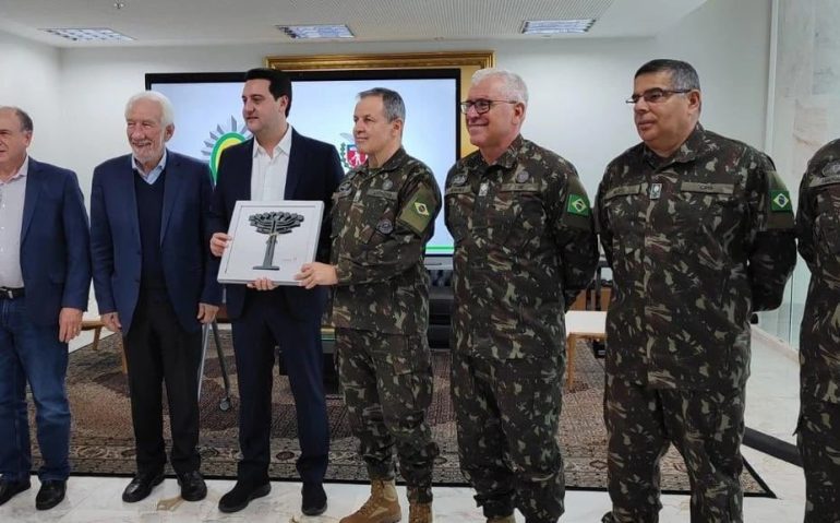 TREINAMENTO - Tomás Ribeiro Paiva e Comando Militar do Sul trataram da Operação Paraná III com o governador Ratinho Jr (Reprodução/Reprodução)