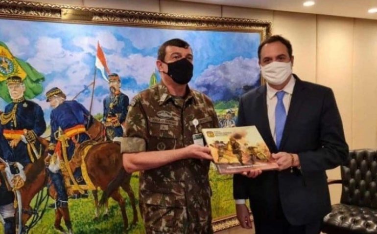 No ultimo encontro do governador para a última audiência em Brasília com o comandante do exército Paulo Sérgio, há dois meses, ele estava absolutamente encantado com a proposta de Pernambuco - FOTO: Divulgação