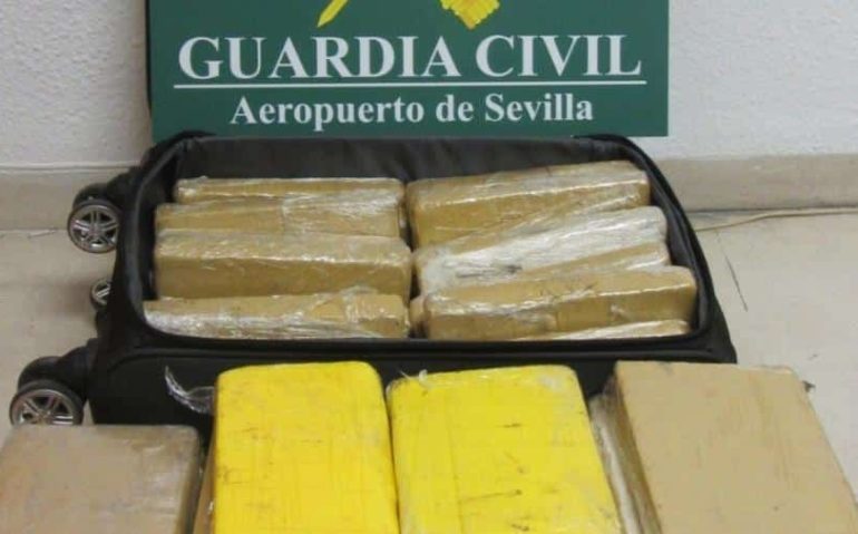 Os tabletes de cocaína encontrados com militar brasileiro na Espanha
Imagem: Divulgação/Guarda Civil da Espanha