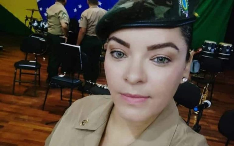 Helanne Rodrigues é cabo músico em banda do Exército no Acre (Imagem: página no Facebook)
