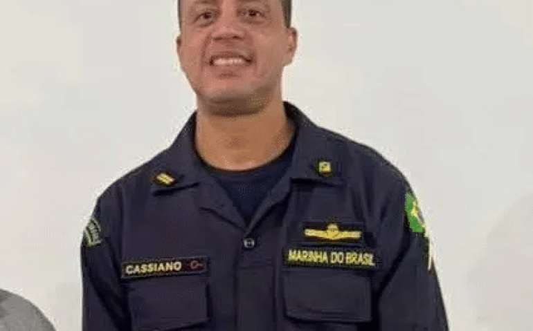 O Capitão-Tenente Cassiano Meireles Alecrim, comandante da Agência da Capitania dos Portos em Parintins, foi encontrado morto em um hotel no município de Barreirinha.