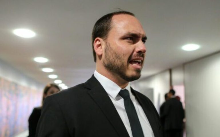 Carlos-Bolsonaro-550x366