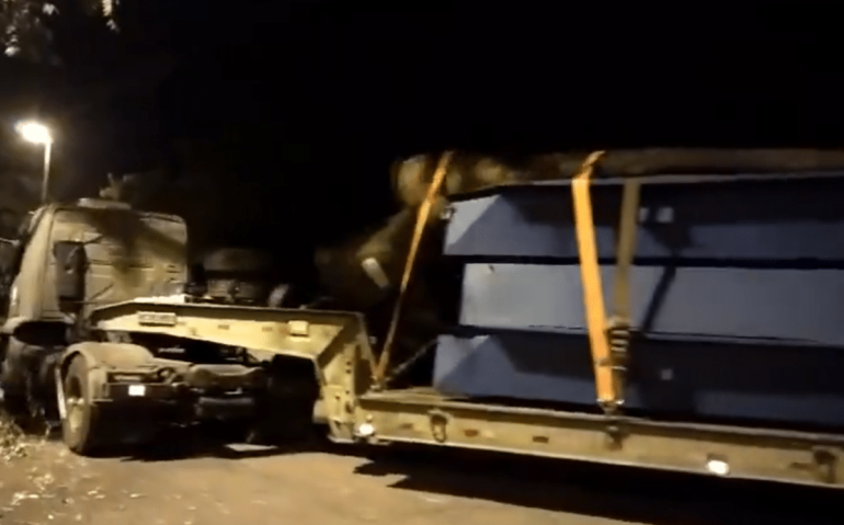 Carreta do Exército transportando bomba de SP para o RS