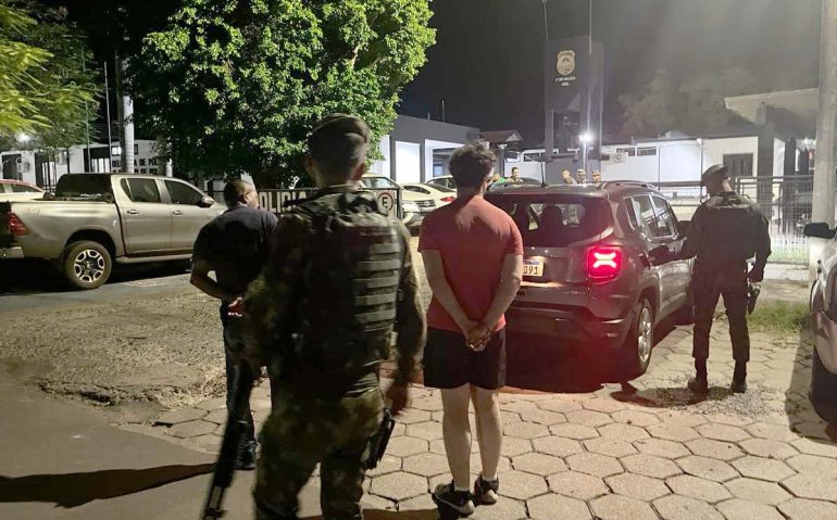 Carro apreendido pelo Exército em Corumbá