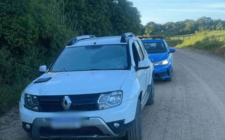 Adriano dos Santos de Moraes, de 66 anos, militar aposentado da Marinha do Brasil, foi encontrado morto dentro do carro na Estrada da Cruz, em São Pedro da Aldeia — Foto: Polícia Civil