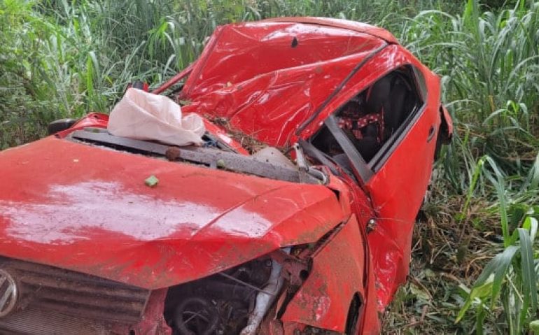 Carro do militar ficou destruído (Divulgação/Corpo de Bombeiros Militar)