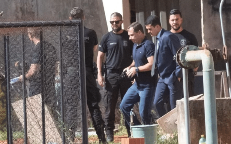Cid deixando a prisão no quartel