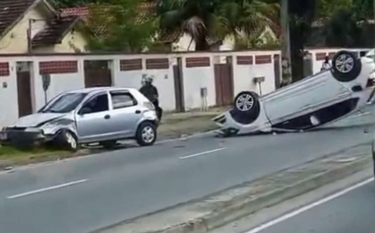 Confronto entre milicianos acabou em acidente em frente a Vila Militar (reprodução: redes sociais)