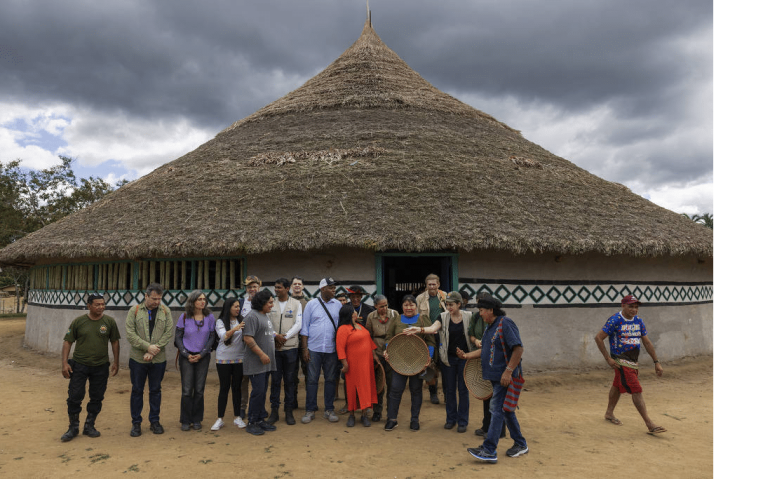 Comitiva do governo federal que contou com as presenças dos ministros Silvio Almeida, Sonia Guajajara e Marina Silva em Auaris, na Terra Indígena Yanomami - Lalo de Almeida - 10.jan.2024/Folhapress