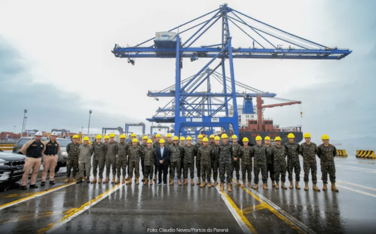 Coronéis da ECEME no Porto de Paranaguá