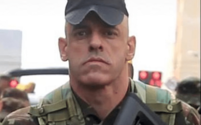 Coronel FE morto em salto de paraquedas