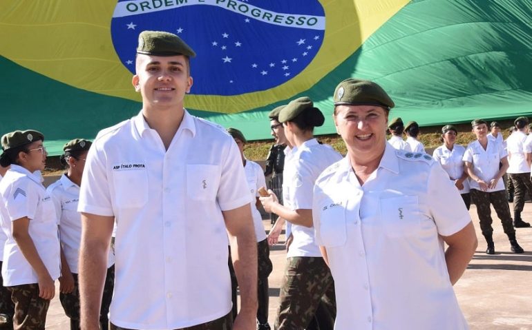 Os médicos Ítalo Frota, aspirante a oficial, e Carla Maria Clausi, coronel: entre a vida militar e o cotidiano em unidades de saúde do DF | Foto Tony Winston/Agência Saúde DF