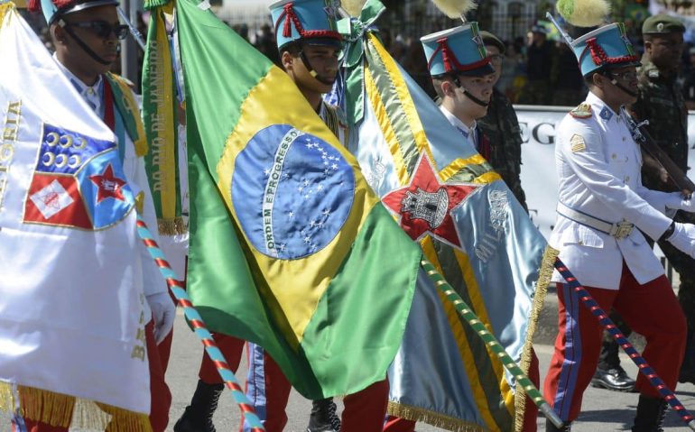 Desfile cívico-militar de 7 de Setembro no centro do Rio de Janeiro.