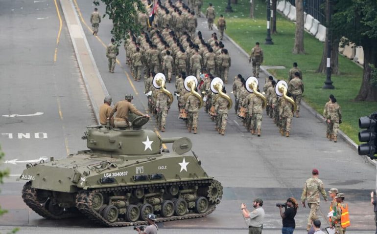 DESFILE MILITAR EM WASHINGTON