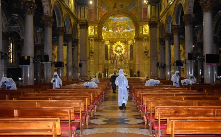 Militares fazem a desinfecção da Basílica Santuário Nossa Senhora de Nazaré, em Belém(PA) - Imagem MD