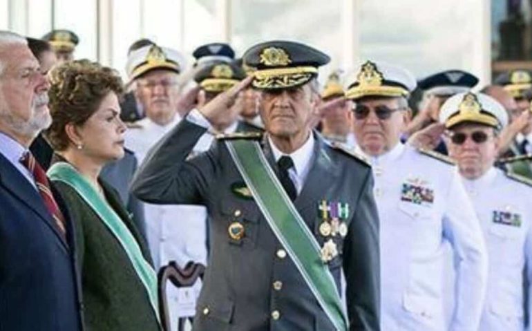 Dilma e comandantes
