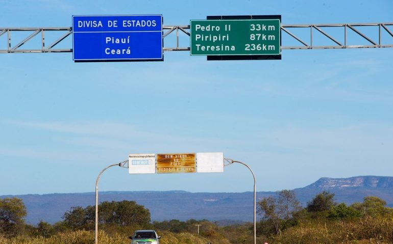 Legenda: Divisa do Ceará com Piauí no município de Cachoeira Grande
Foto: Cid Barbosa