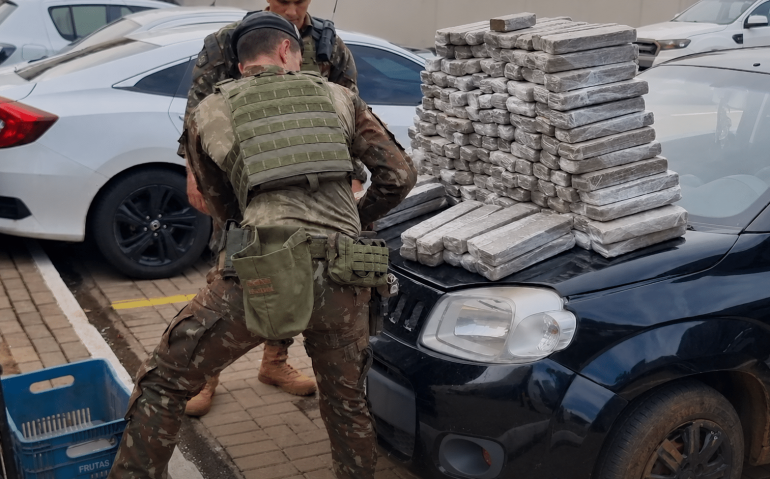 Droga foi apreendida pelo Exército após perseguição da região de Cascavel