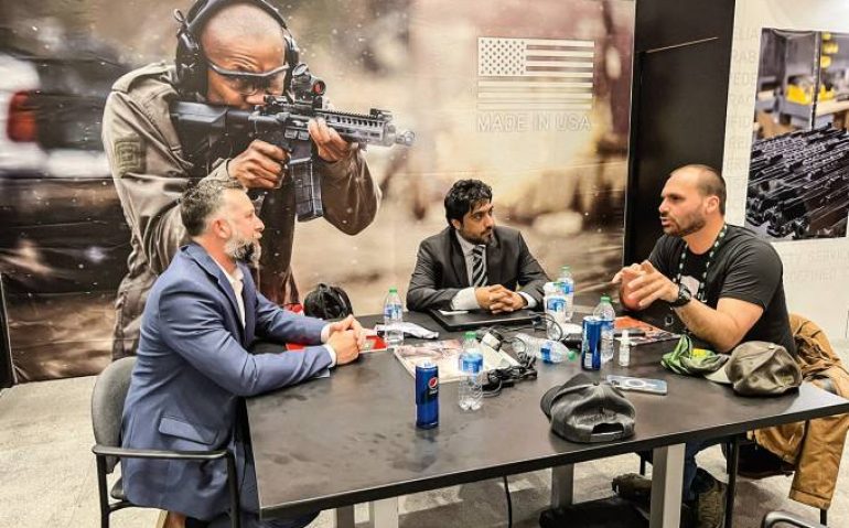 GAROTO-PROPAGANDA - Eduardo Bolsonaro: elogio a pistolas da Caracal após conversa com a empresa americana - Reprodução/Twitter