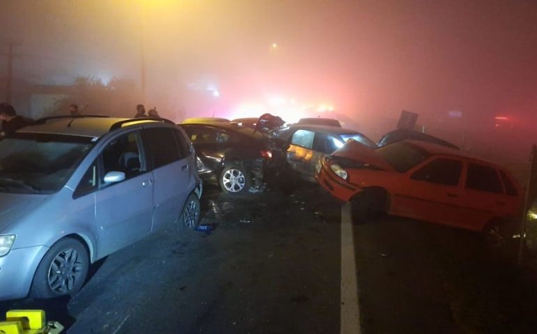 Oito pessoas morreram em batida na BR-277, em São José dos Pinhais — Foto: Divulgação/PRF