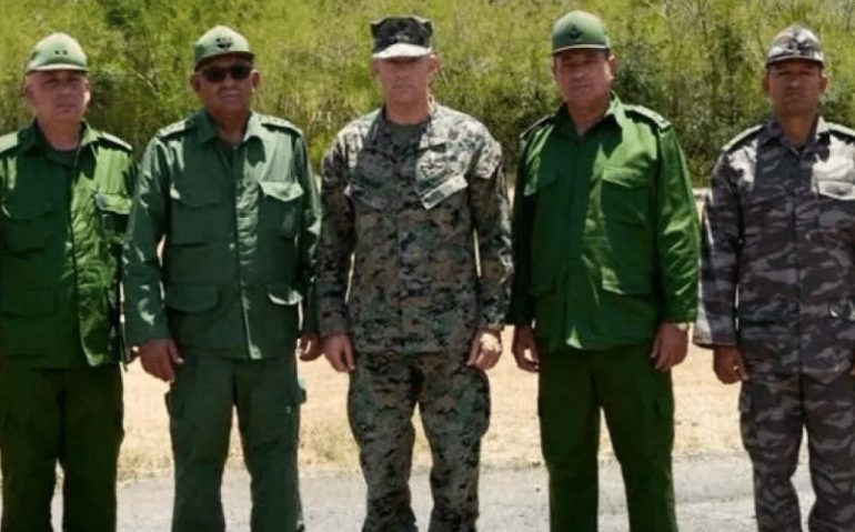 Encontro de general americano com chefes militares cubanos em Guntánamo