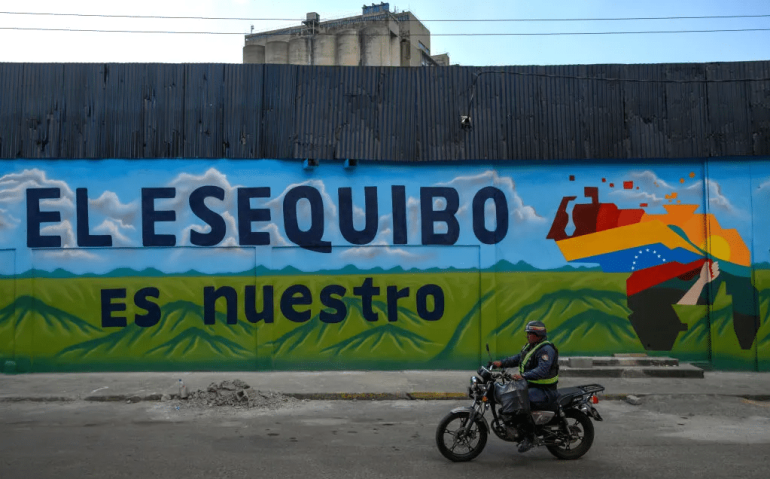 'O Essequibo é nosso': após grandes descobertas de petróleo na região da Guiana, e com a aproximação das eleições na Venezuela, Nicolás Maduro elevou tensão regional com disputa fronteiriça. 03/12/2023 - (Gaby Oraa/Getty Images)
