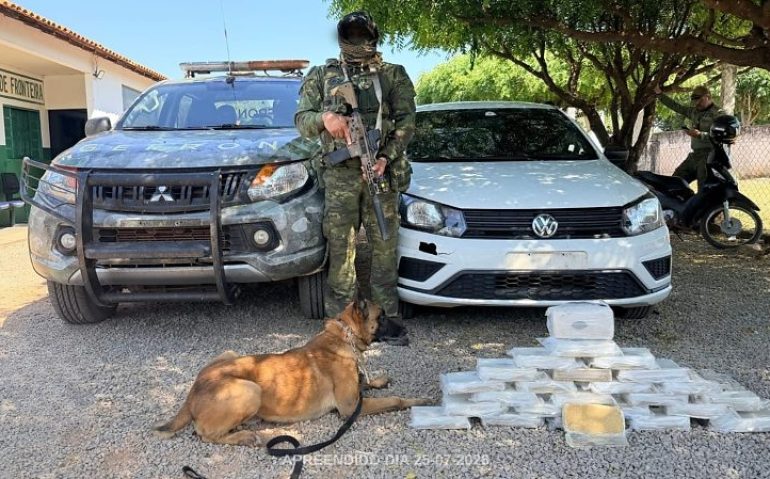 Exército apreende drogas em Porto Esperidião - 25 kg da droga foram localizados em "mocó" no teto do veículo
