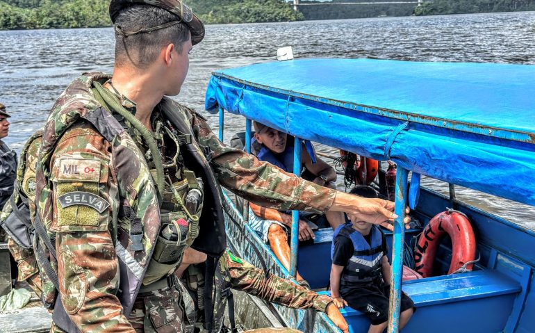Exército fiscaliza fronteira com a Guiana no Amapá