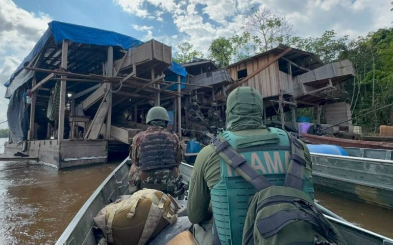 Exército inutiliza instalações de garimpo ilegal no Amazonas