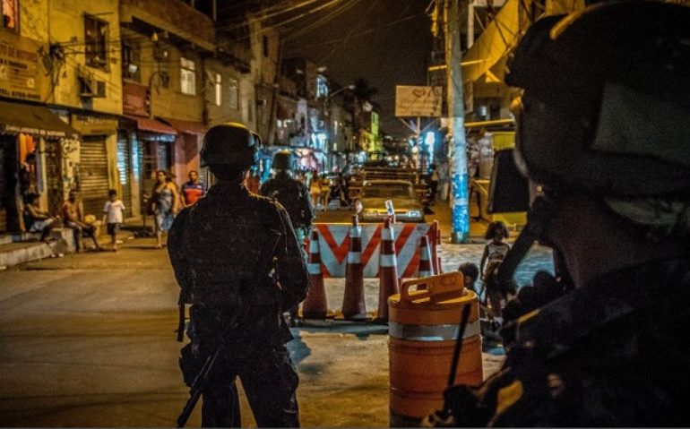 FAVELA RJ AÇÃO EB