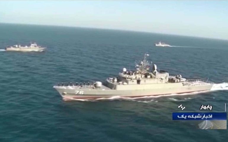 Imagem de dezembro de 2019 mostra a fragata Jamaran durante exercícios na região do Golfo de Omã Foto: - / AFP