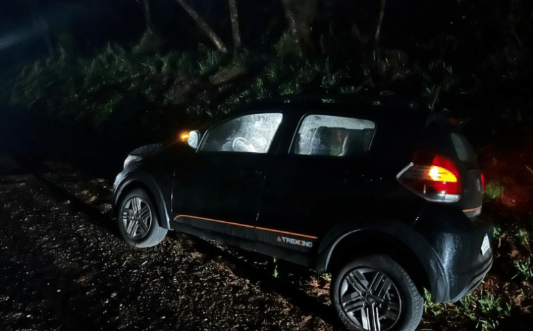 Fiat Mobi envolvido em acidente com militares do Exército em Panambi
