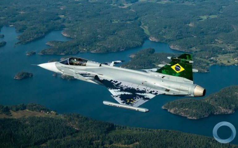 Em Linkoping, na manhã de 26 Agosto, a primeira aeronave, Gripen BR realiza o seu primeiro voo Foto SAAB