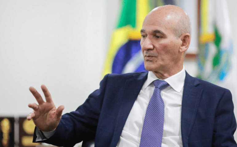 O ministro do GSI deu entrevista ao Poder360 em seu gabinete no Palácio do Planalto...

Leia mais no texto original: (https://www.poder360.com.br/governo/leia-a-entrevista-do-general-amaro-do-gsi-ao-poder360/)
© 2023 Todos os direitos são reservados ao Poder360, conforme a Lei nº 9.610/98. A publicação, redistribuição, transmissão e reescrita sem autorização prévia são proibidas.