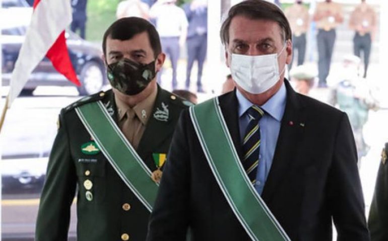 O comandante do Exército, general Paulo Sérgio Nogueira de Oliveira, e o presidente Jair Bolsonaro Marcos Corrêa/PR/Divulgação