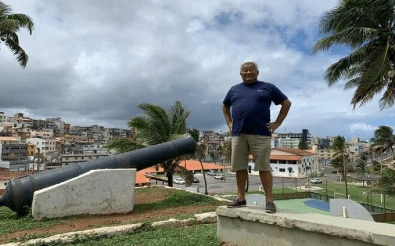 O general José Carlos Ribeiro Venâncio, 73 anos, sofreu parada cardíaca após cair de embarcação no Lago Paranoá (Reprodução: redes sociais)