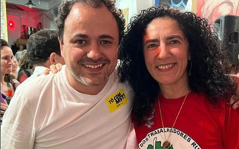 Glauber Braga (Psol) e Marina do MST (PT) participaram de ato em defesa do MST no Armazém do Campo - Reprodução/Redes sociais