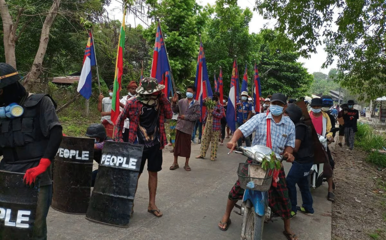 Protesto contra o golpe militar em Mianmar no município de Three Pagodas, no leste do país.
HANDOUT (AFP)